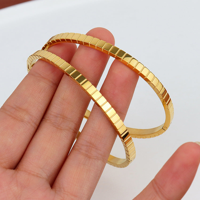 Gear Irregular Wave Buckle Stainless Steel Bracelet